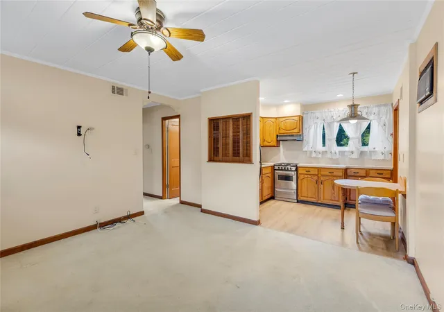5th image of 1580 N Gardiner Dr, Bay Shore, NY 11706 | MLS# 1019062