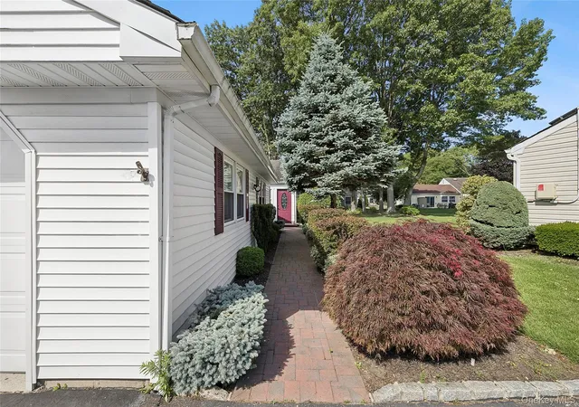 20th image of 4 Flair Wy, Coram, NY 11727 | MLS# 1019071