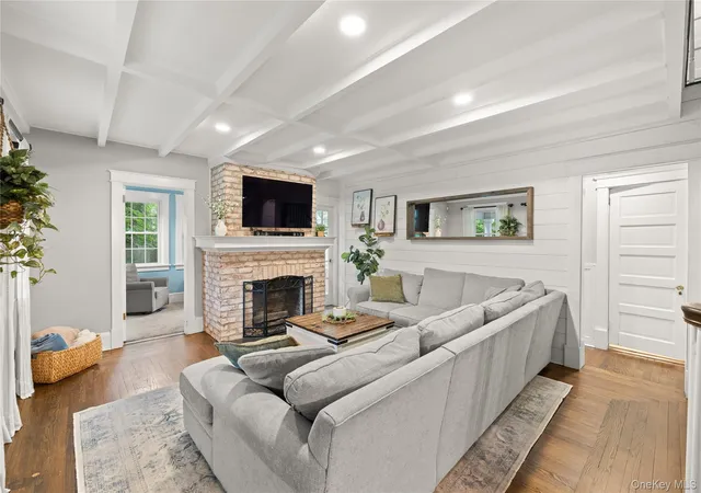 3rd image of 341 Woodland Dr, Islip, NY 11718 | MLS# 1019072