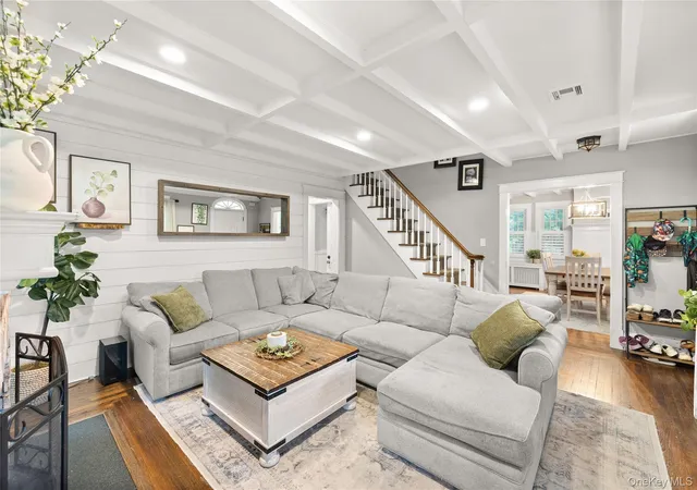 4th image of 341 Woodland Dr, Islip, NY 11718 | MLS# 1019072