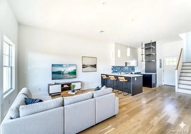 2nd image of 68 Foster Ave, Southampton, NY 11946