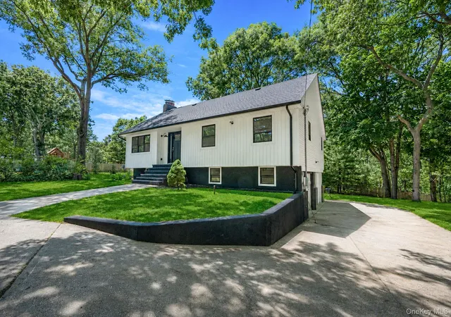 3rd image of 465 Helene Ave, Shirley, NY 11967 | MLS# 1019109
