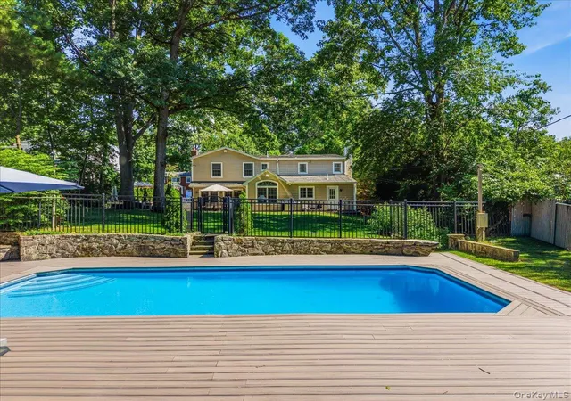 4th image of 30 Woodland Rd, Roslyn, NY 11576 | MLS# 1019110