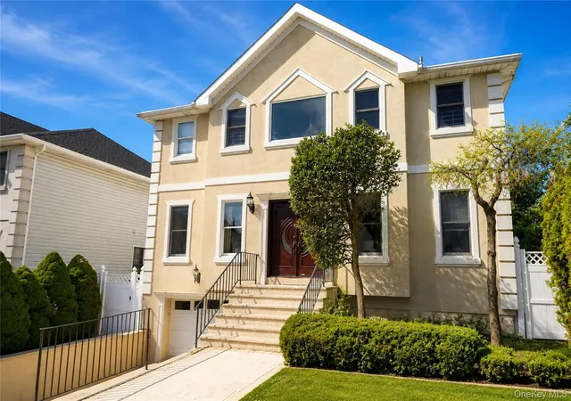 1st image of 22 Putters Ct, New York, NY 10301 | MLS# 1019136
