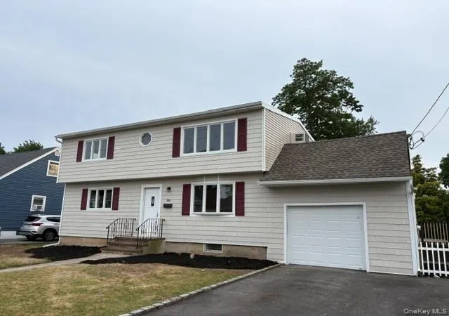 2nd image of 381 N Clinton Ave, Lindenhurst, NY 11757 | MLS# 1019140
