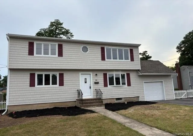 3rd image of 381 N Clinton Ave, Lindenhurst, NY 11757 | MLS# 1019140