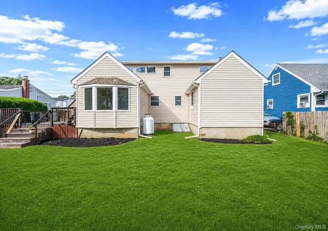 4th image of 381 N Clinton Ave, Lindenhurst, NY 11757 | MLS# 1019140