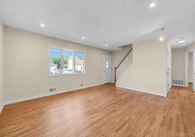 5th image of 381 N Clinton Ave, Lindenhurst, NY 11757 | MLS# 1019140