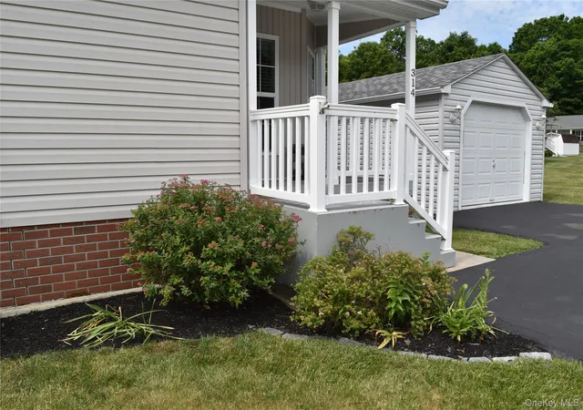 Homes for sale in New Windsor, NY | 314 Brittany Ter, New Windsor, NY 12575 | MLS# 1019147