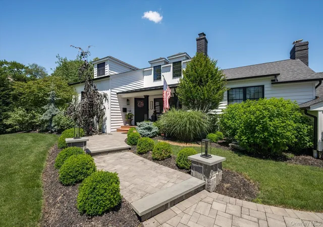 3rd image of 131 Fairview Rd, Massapequa, NY 11758 | MLS# 1019156
