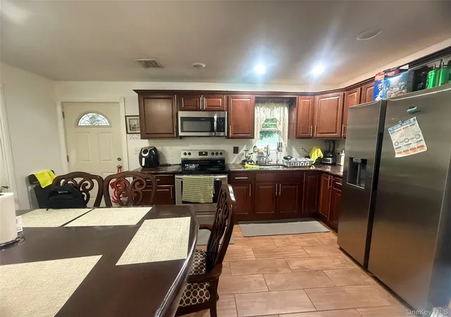 2nd image of 32 Bedford St, Babylon, NY 11726 | MLS# 1019163