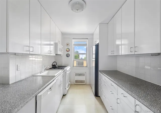 5th image of 3135 Johnson Ave #11C, New York, NY 10463 | MLS# 1019182