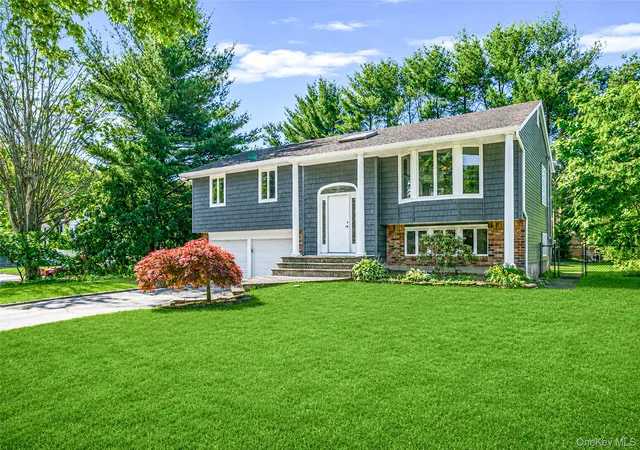 3rd image of 14 Stanley Pl, Smithtown, NY 11788 | MLS# 1019198