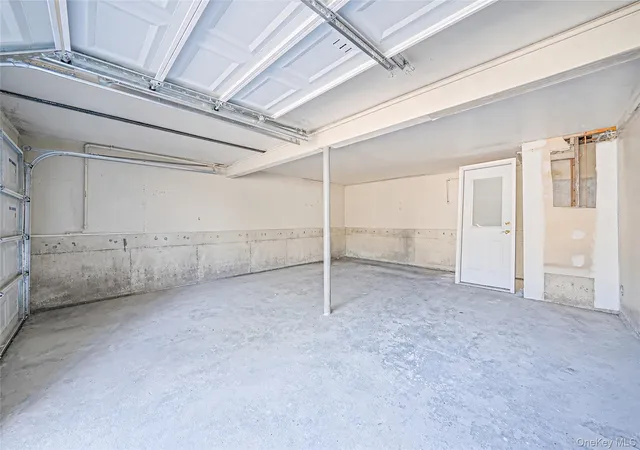 40th image of 14 Stanley Pl, Smithtown, NY 11788 | MLS# 1019198