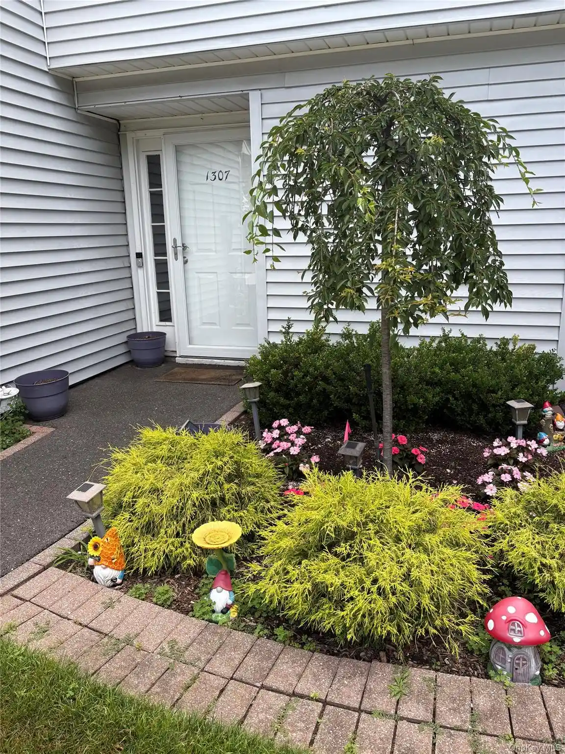 Listing Photo 2 - Condo for sale in 1307 Sara Cir located at 1307 Sara Cir, Port Jefferson Station, NY 11776 - Unit 1307 Sara Cir