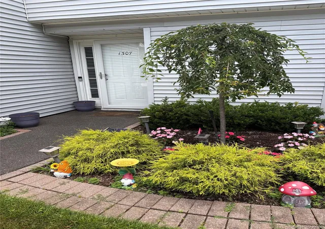 2nd image of 1307 Sara Cir, Port Jefferson Station, NY 11776 | MLS# 1019202