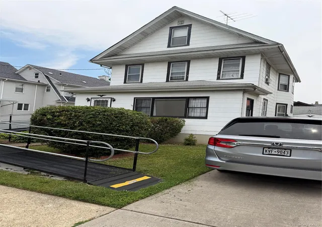 4th image of 39-11 215Th St, Bayside, NY 11361 | MLS# 1019205