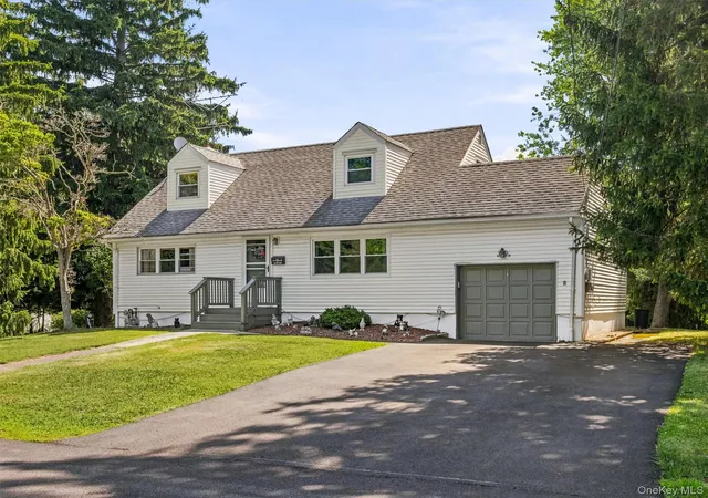Homes for sale in Clarkstown, NY | 11 Hollow Dr, Clarkstown, NY 10956 | MLS# 1019226