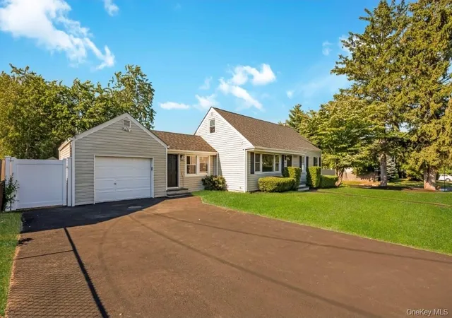 2nd image of 200 4th Ave, Huntington, NY 11731 | MLS# 1019234