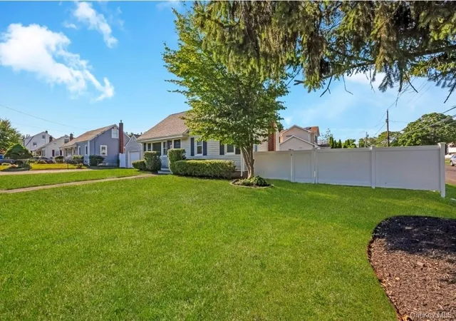3rd image of 200 4Th Ave, Huntington, NY 11731 | MLS# 1019234