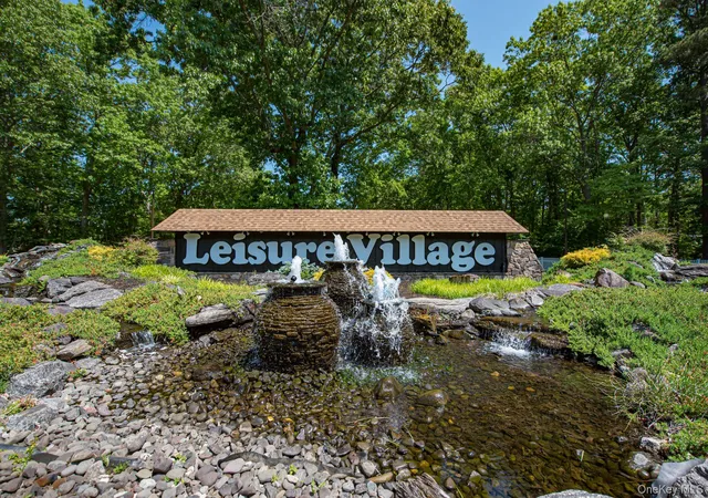 2nd image of 258 Newcastle Ct, Brookhaven, NY 11961