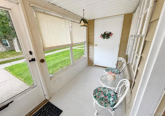 5th image of 258 Newcastle Ct, Brookhaven, NY 11961