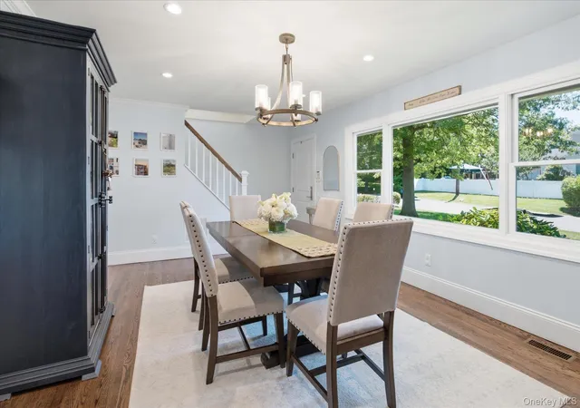 Photo 3 of Single family home for sale at 7 Vine St, Bayville, NY 11709 | MLS# 1019252 | Listing updated on 2026-06-28