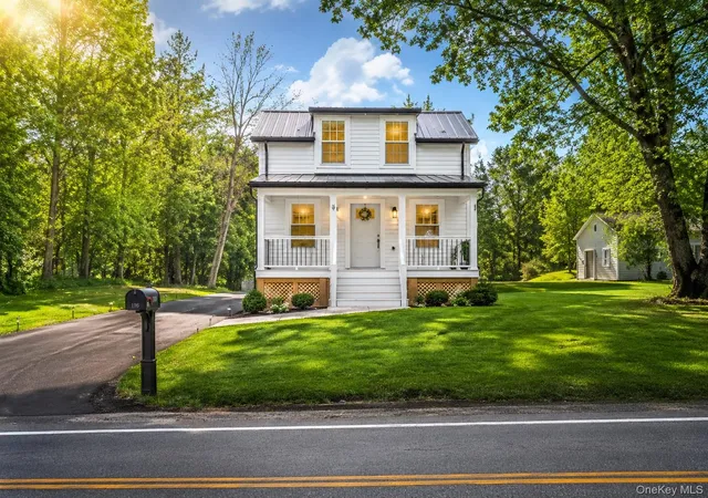 Homes for sale in Newburgh (town), NY | 386 Lakeside Rd, Newburgh (town), NY 12550 | MLS# 1019253
