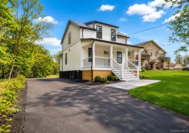 Homes for sale in Newburgh (town), NY | 386 Lakeside Rd, Newburgh (town), NY 12550 | MLS# 1019253