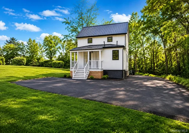 Homes for sale in Newburgh (town), NY | 386 Lakeside Rd, Newburgh (town), NY 12550 | MLS# 1019253