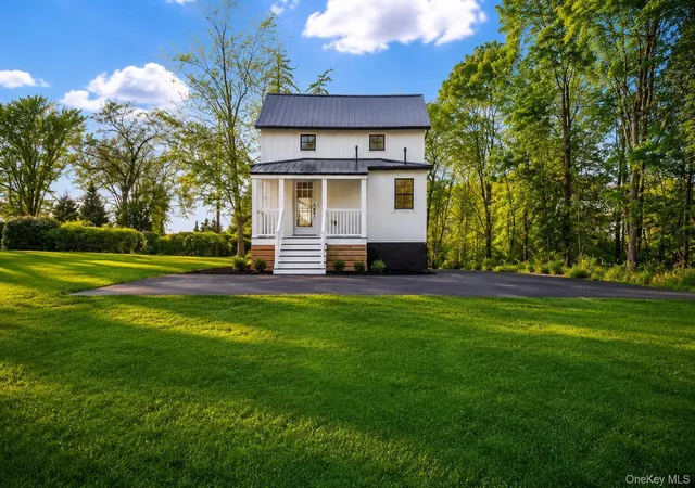 Homes for sale in Newburgh (town), NY | 386 Lakeside Rd, Newburgh (town), NY 12550 | MLS# 1019253