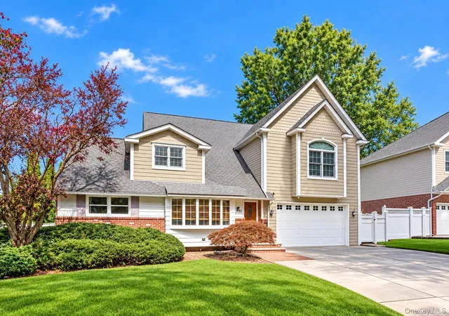 Photo 1 of Single family home for sale at 43 North Dr, North Hempstead, NY 11590 | MLS# 1019318 | Listing updated on 2026-09-27