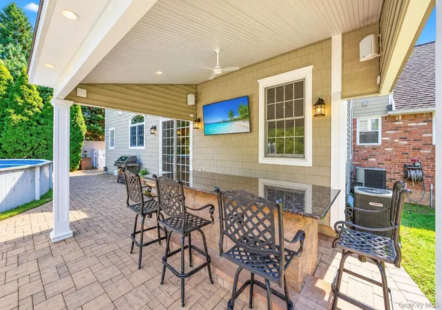 Photo 4 of Single family home for sale at 43 North Dr, North Hempstead, NY 11590 | MLS# 1019318 | Listing updated on 2026-09-27