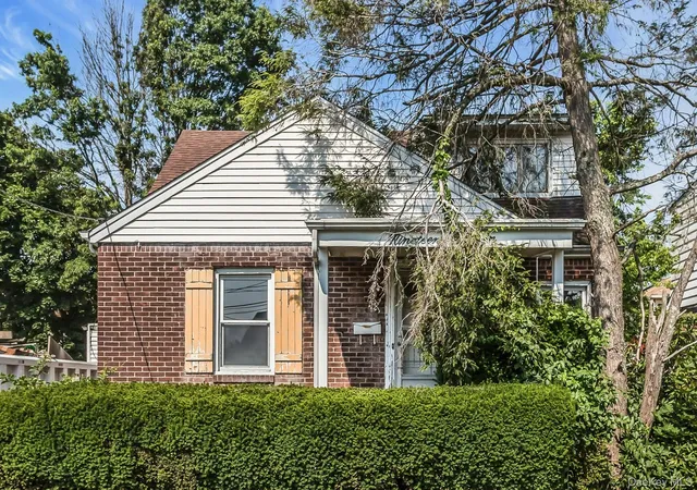 Photo 1 of Sale Pending at 1915 Stewart Ave, North Hempstead, NY 11040 | MLS# 1019320 | Listing updated on 2026-08-11