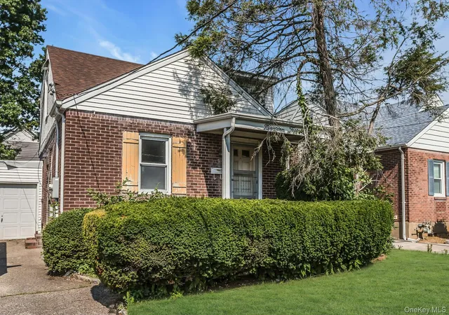 Photo 2 of Sale Pending at 1915 Stewart Ave, North Hempstead, NY 11040 | MLS# 1019320 | Listing updated on 2026-08-11