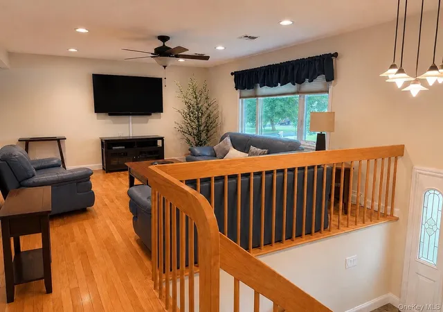 2nd image of 12 Spur Dr, Clarkstown, NY 10954 | MLS# 1019322