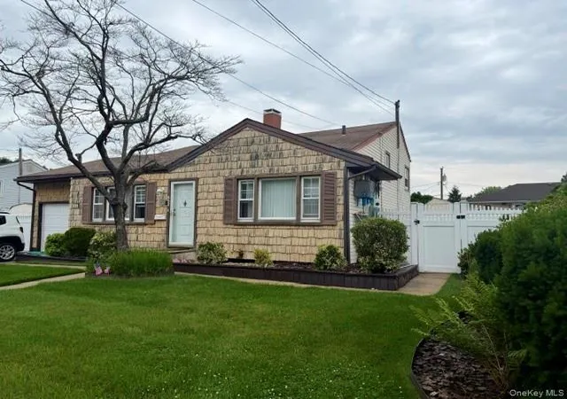Homes for sale in Babylon, NY | 452 N Monroe Ave, Babylon, NY 11757 | MLS# 1019332