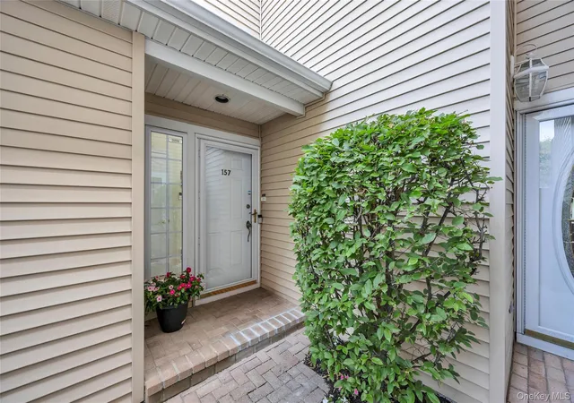3rd image of 157 Windwatch Dr, Smithtown, NY 11788 | MLS# 1019337