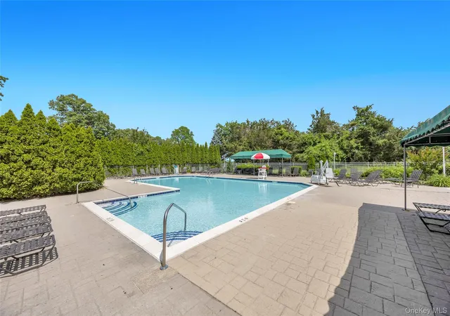 33rd image of 157 Windwatch Dr, Smithtown, NY 11788 | MLS# 1019337