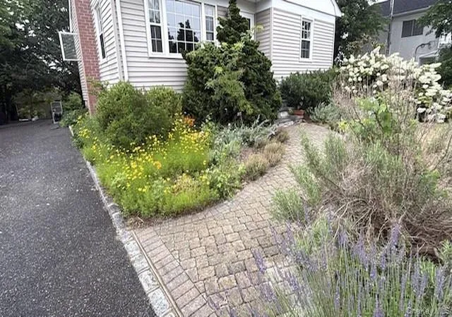 2nd image of 301 Foster Ave, Islip, NY 11782 | MLS# 1019356