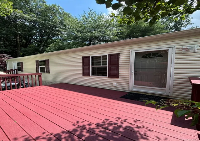Homes for sale in Haverstraw, NY | 18 Parkway Trailer Court, Haverstraw, NY 10970 | MLS# 1019370