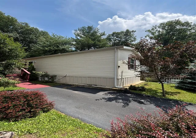 Homes for sale in Haverstraw, NY | 18 Parkway Trailer Court, Haverstraw, NY 10970 | MLS# 1019370