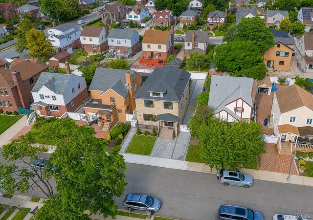 Photo 3 of Single family home for sale at 7619 173rd Street, New York, NY 11366 | MLS# 1019386 | Listing updated on 2026-08-09