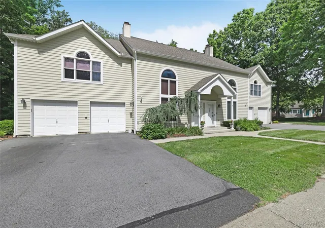 Homes for sale in Warwick (town), NY | 6 Village Cvs, Warwick (town), NY 10990 | MLS# 1019406