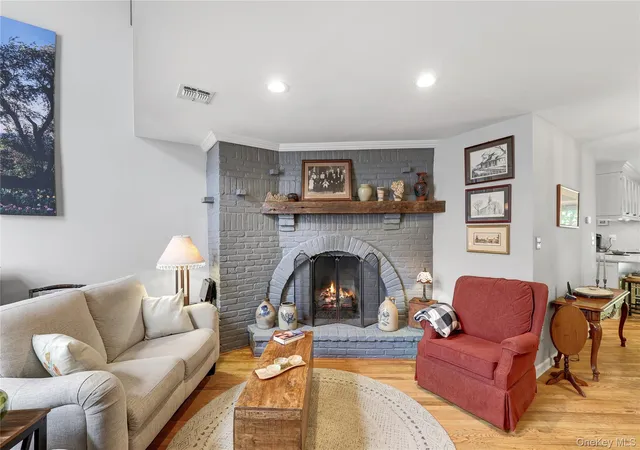 Homes for sale in Warwick (town), NY | 6 Village Cvs, Warwick (town), NY 10990 | MLS# 1019406