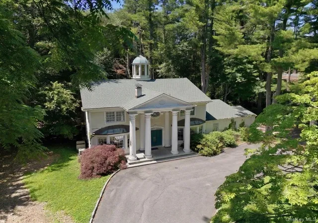 Photo 3 of Single family home for sale at 19 Pheasant Hl Ln, Glen Head, NY 11545 | MLS# 1019434 | Listing updated on 2026-07-25
