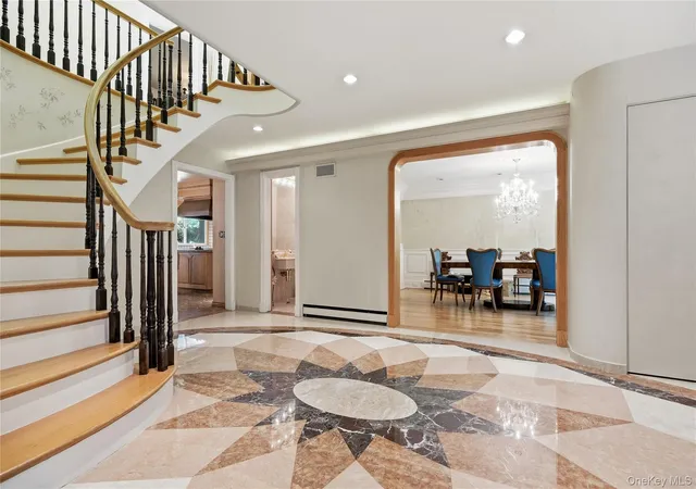 Photo 4 of Single family home for sale at 19 Pheasant Hl Ln, Glen Head, NY 11545 | MLS# 1019434 | Listing updated on 2026-07-25