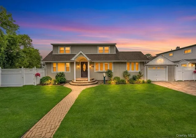 Photo 1 of Single family home for sale at 2 Briggs St, Oyster Bay, NY 11801 | MLS# 1019435 | Listing updated on 2026-10-07