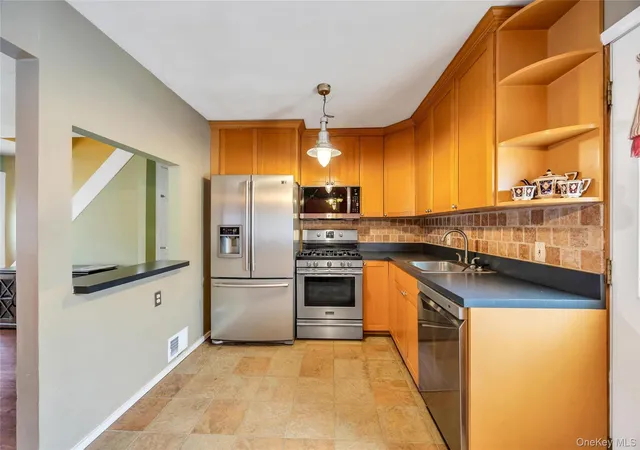 Photo 3 of Single family home for sale at 2 Briggs St, Oyster Bay, NY 11801 | MLS# 1019435 | Listing updated on 2026-10-07