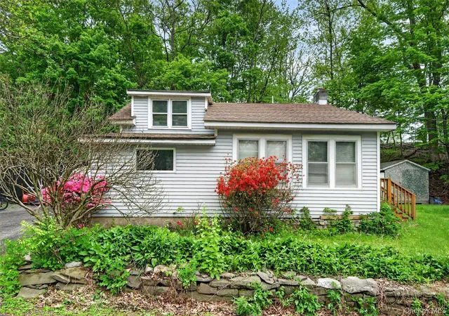 3rd image of 32 Tarbell Rd, Bloomingburg, NY 12721 | MLS# 1019447